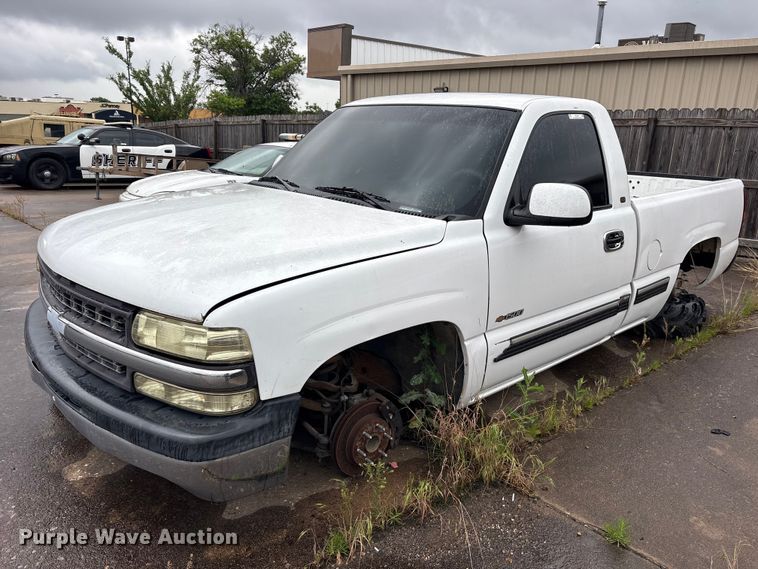 2000 Chevrolet Silverado 1500 pickup truck