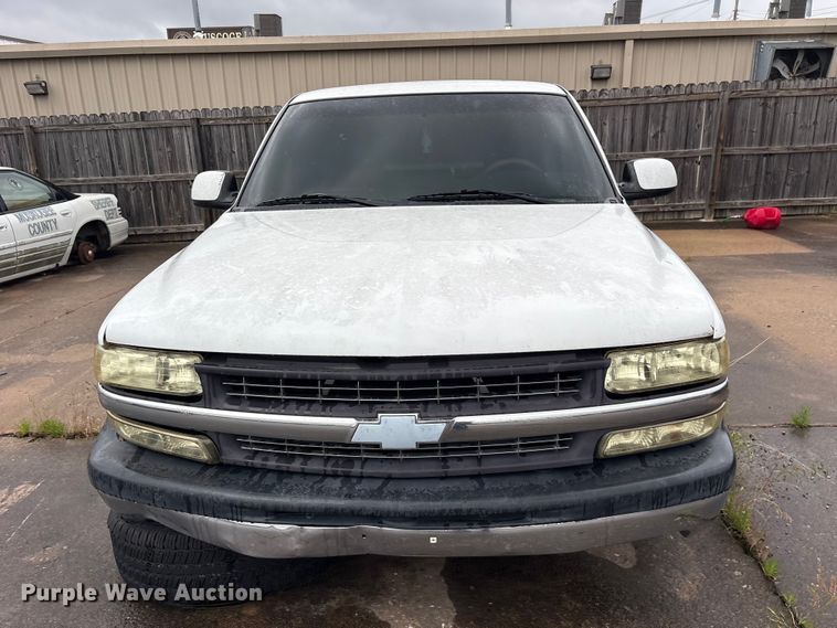 image for item ET2149 2000 Chevrolet Silverado 1500 pickup truck