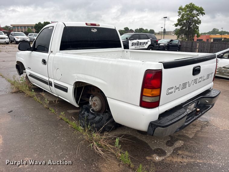 image for item ET2149 2000 Chevrolet Silverado 1500 pickup truck