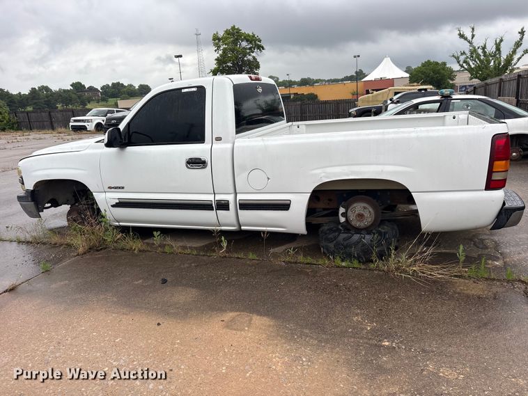 image for item ET2149 2000 Chevrolet Silverado 1500 pickup truck