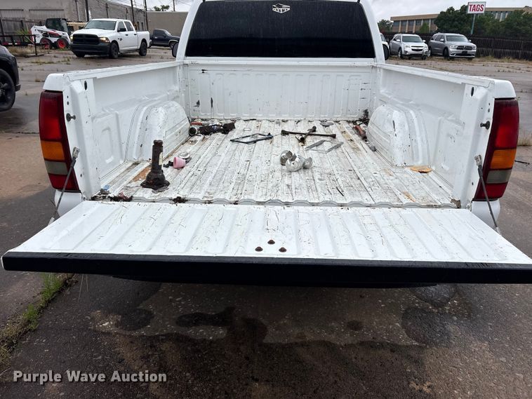 image for item ET2149 2000 Chevrolet Silverado 1500 pickup truck