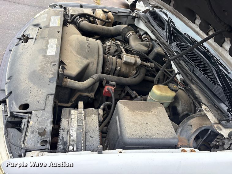 image for item ET2149 2000 Chevrolet Silverado 1500 pickup truck