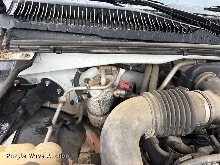 image for item ET2149 2000 Chevrolet Silverado 1500 pickup truck