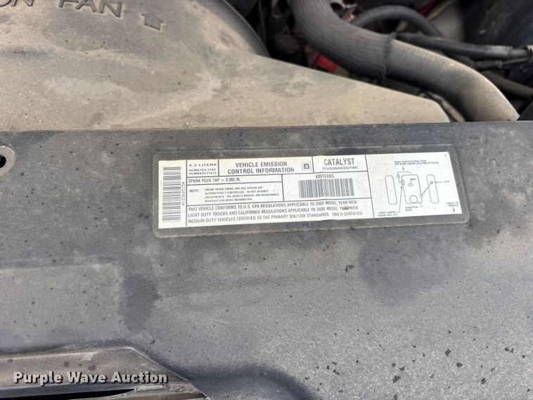 image for item ET2149 2000 Chevrolet Silverado 1500 pickup truck