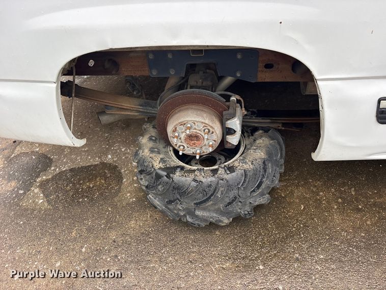 image for item ET2149 2000 Chevrolet Silverado 1500 pickup truck