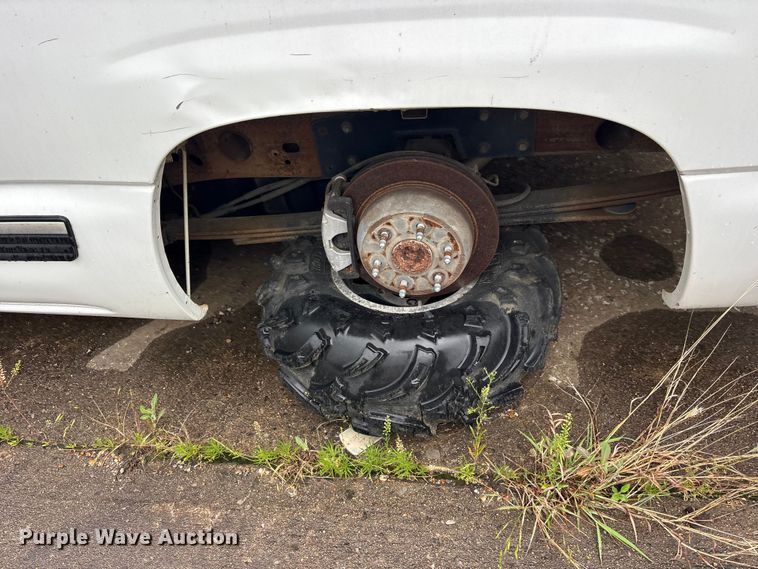 image for item ET2149 2000 Chevrolet Silverado 1500 pickup truck