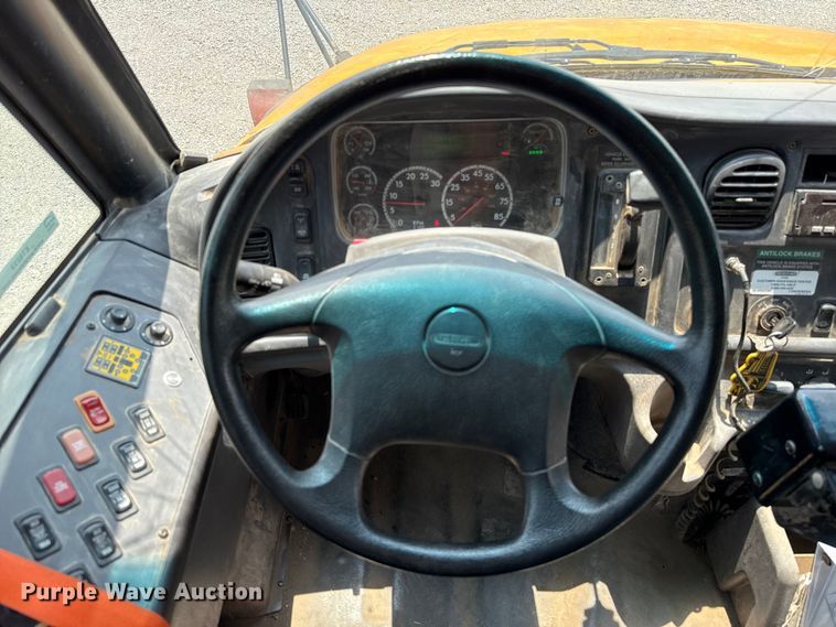 image for item ET6213 2018 Freightliner B2 school bus