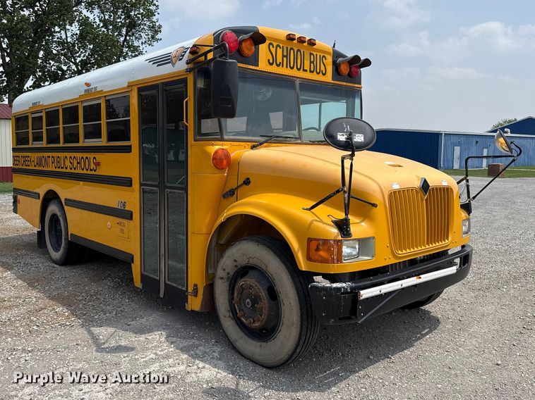 image for item ET6214 2003 International 3000IC school bus