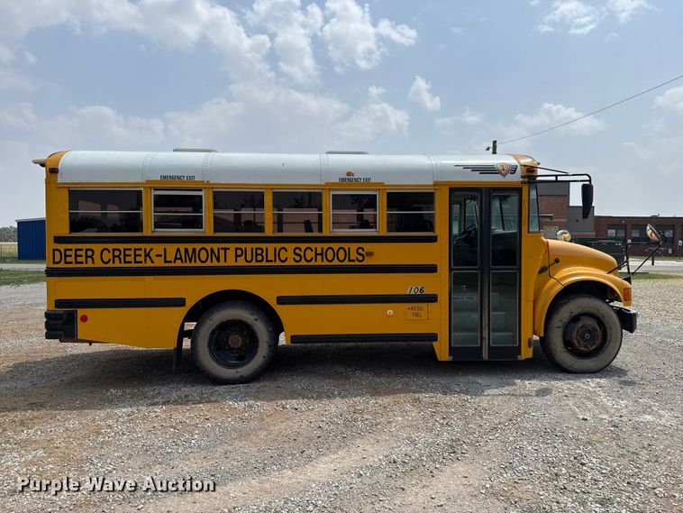 image for item ET6214 2003 International 3000IC school bus