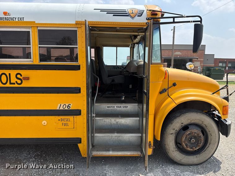 image for item ET6214 2003 International 3000IC school bus