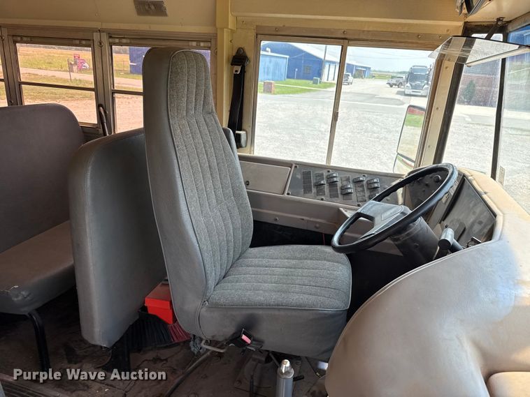 image for item ET6214 2003 International 3000IC school bus