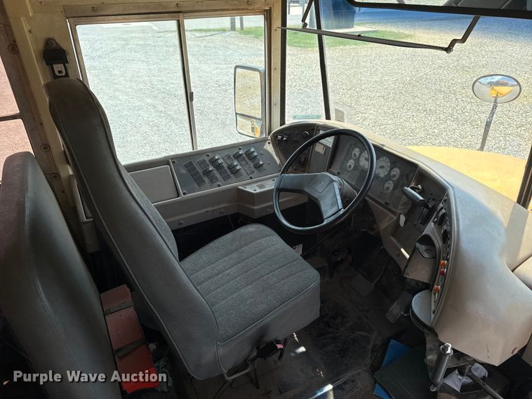 image for item ET6214 2003 International 3000IC school bus