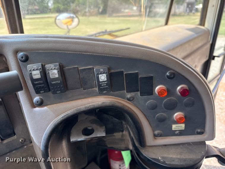 image for item ET6214 2003 International 3000IC school bus