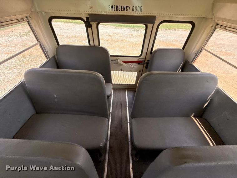 image for item ET6214 2003 International 3000IC school bus