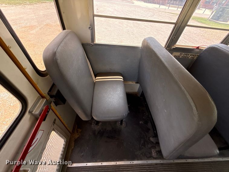 image for item ET6214 2003 International 3000IC school bus