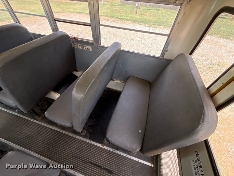 image for item ET6214 2003 International 3000IC school bus