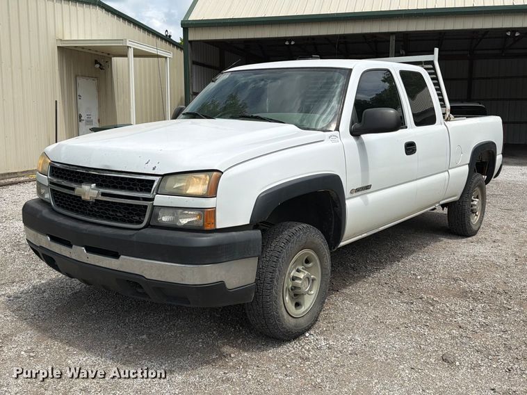 2006 Chevrolet Silverado 2500HD Ext. Cab pickup truck