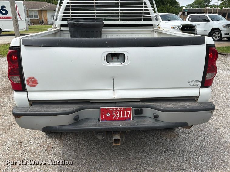 image for item ET6247 2006 Chevrolet Silverado 2500HD Ext. Cab pickup truck