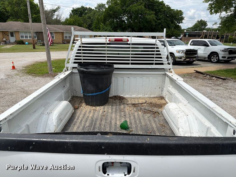 image for item ET6247 2006 Chevrolet Silverado 2500HD Ext. Cab pickup truck