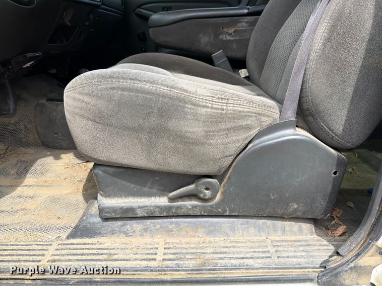 image for item ET6247 2006 Chevrolet Silverado 2500HD Ext. Cab pickup truck