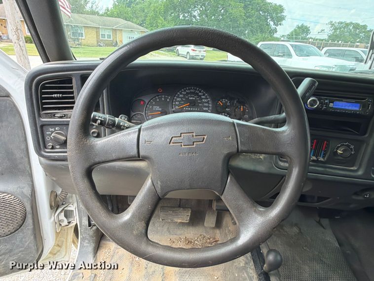 image for item ET6247 2006 Chevrolet Silverado 2500HD Ext. Cab pickup truck