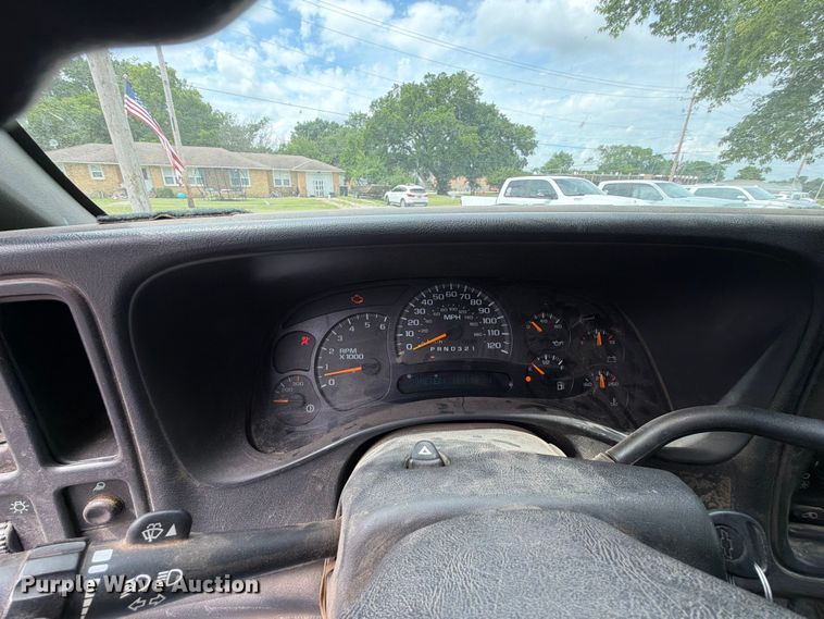 image for item ET6247 2006 Chevrolet Silverado 2500HD Ext. Cab pickup truck