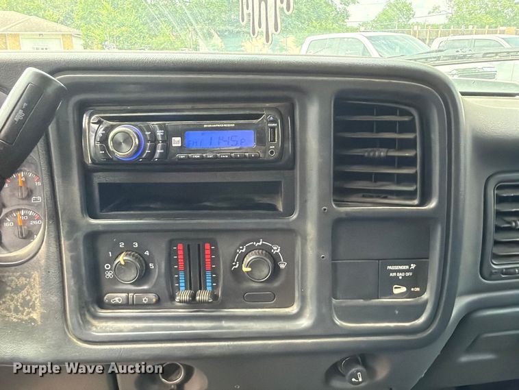 image for item ET6247 2006 Chevrolet Silverado 2500HD Ext. Cab pickup truck