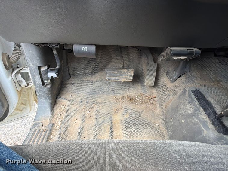 image for item ET6247 2006 Chevrolet Silverado 2500HD Ext. Cab pickup truck