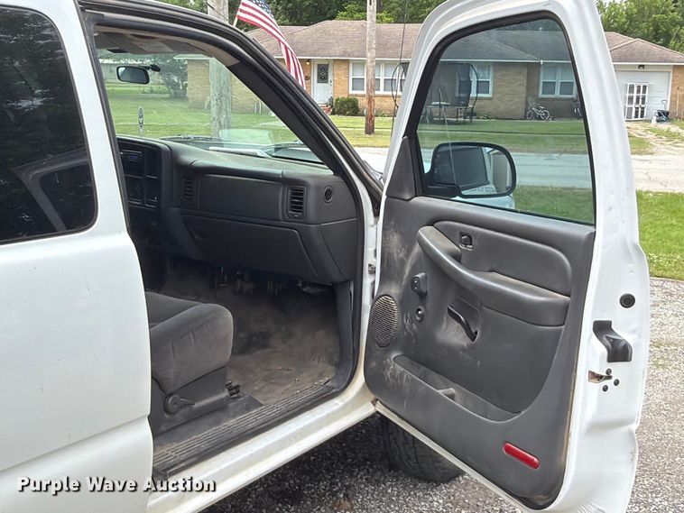 image for item ET6247 2006 Chevrolet Silverado 2500HD Ext. Cab pickup truck
