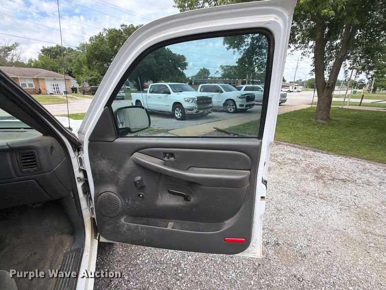 image for item ET6247 2006 Chevrolet Silverado 2500HD Ext. Cab pickup truck