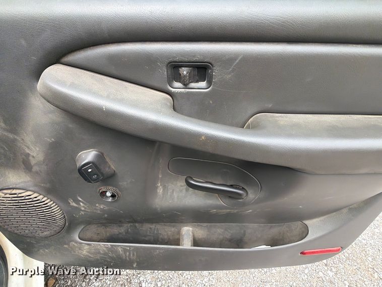 image for item ET6247 2006 Chevrolet Silverado 2500HD Ext. Cab pickup truck
