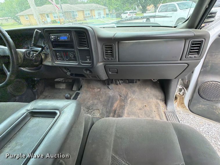 image for item ET6247 2006 Chevrolet Silverado 2500HD Ext. Cab pickup truck