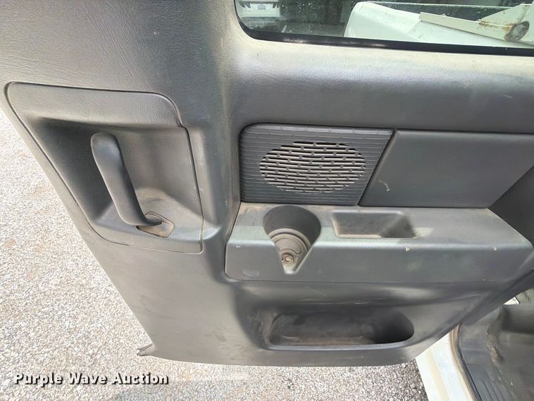 image for item ET6247 2006 Chevrolet Silverado 2500HD Ext. Cab pickup truck