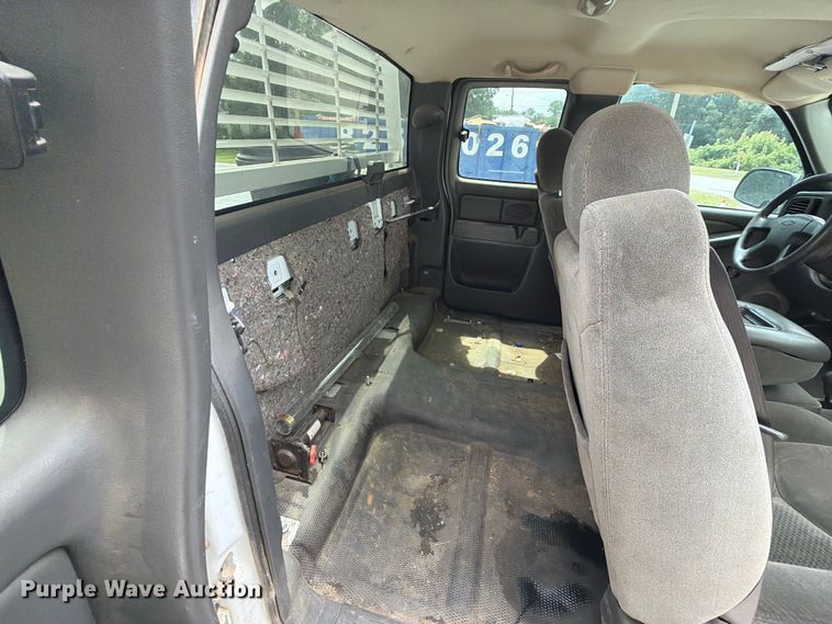 image for item ET6247 2006 Chevrolet Silverado 2500HD Ext. Cab pickup truck