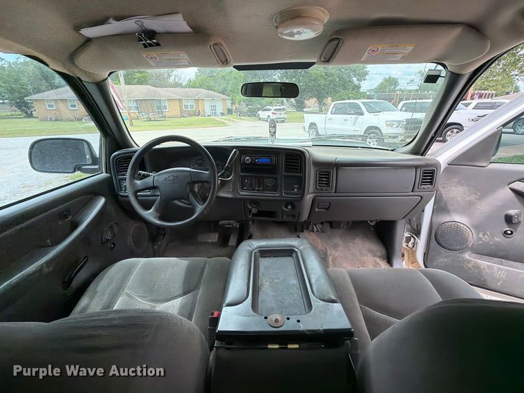 image for item ET6247 2006 Chevrolet Silverado 2500HD Ext. Cab pickup truck