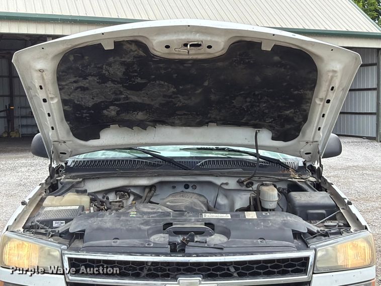 image for item ET6247 2006 Chevrolet Silverado 2500HD Ext. Cab pickup truck