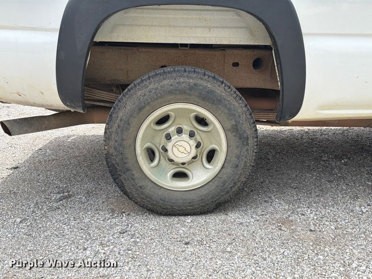 image for item ET6247 2006 Chevrolet Silverado 2500HD Ext. Cab pickup truck