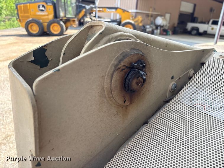 image for item EU0582 2004 Bobcat S150 skid steer loader