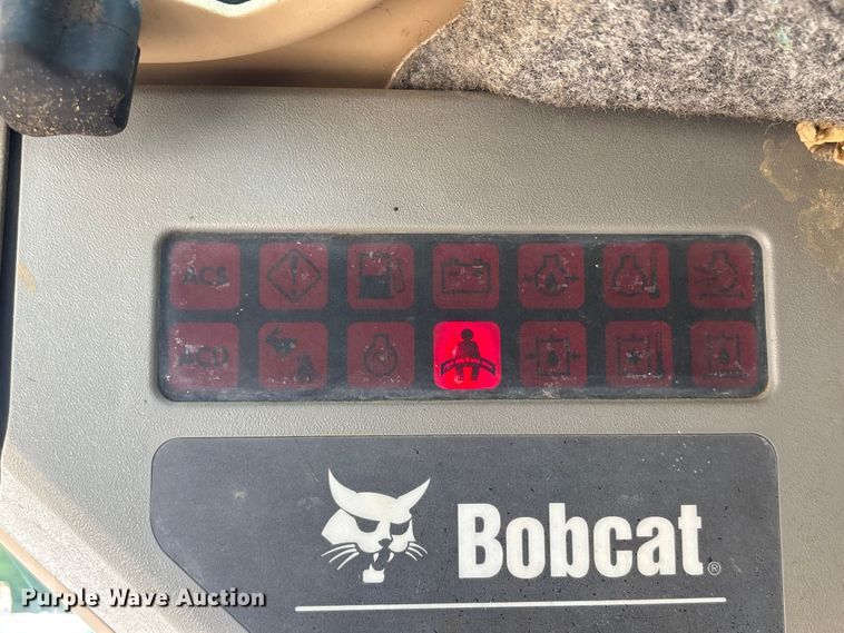 image for item EU0582 2004 Bobcat S150 skid steer loader
