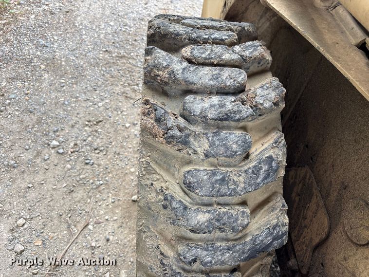 image for item EU0582 2004 Bobcat S150 skid steer loader