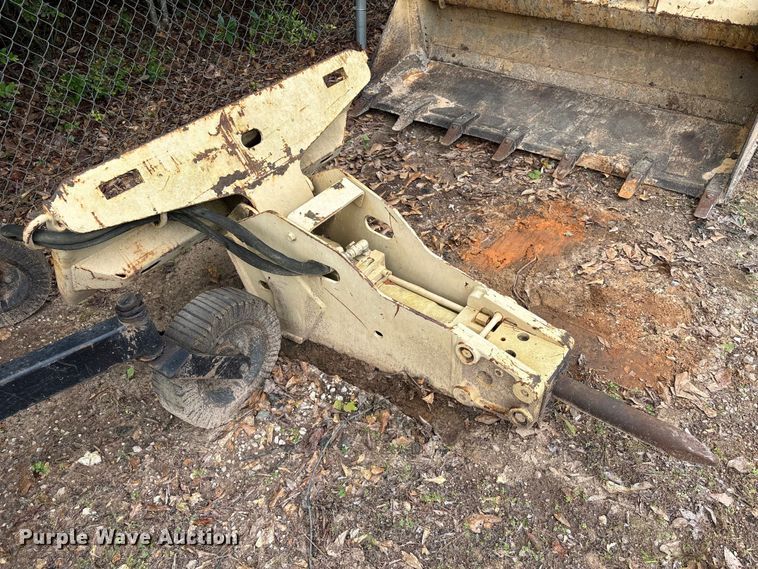 image for item EU0582 2004 Bobcat S150 skid steer loader