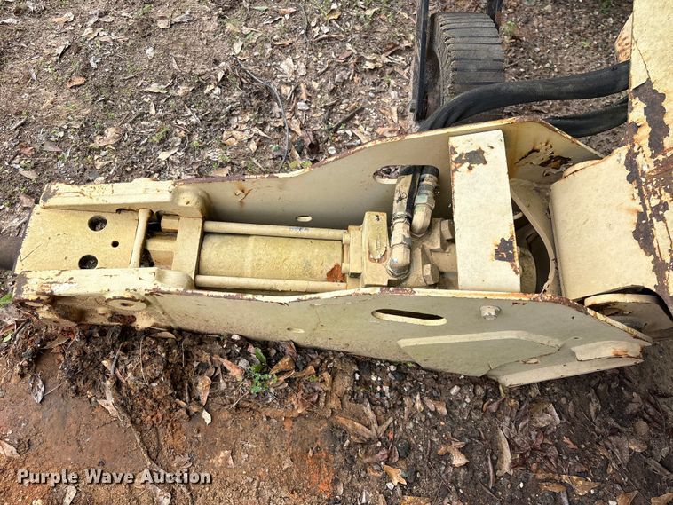 image for item EU0582 2004 Bobcat S150 skid steer loader