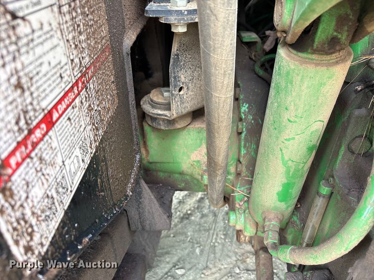 image for item EU0583 2016 John Deere 6110M tractor
