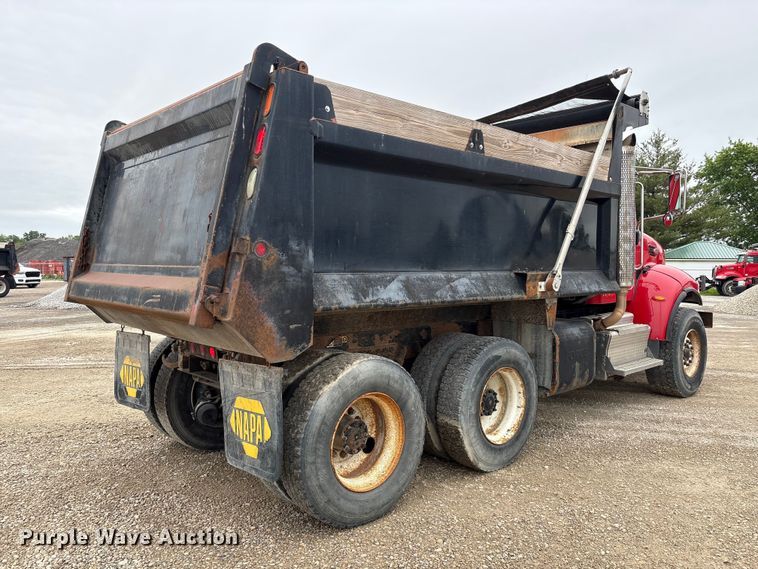 image for item EU0622 2014 Peterbilt 348 dump truck