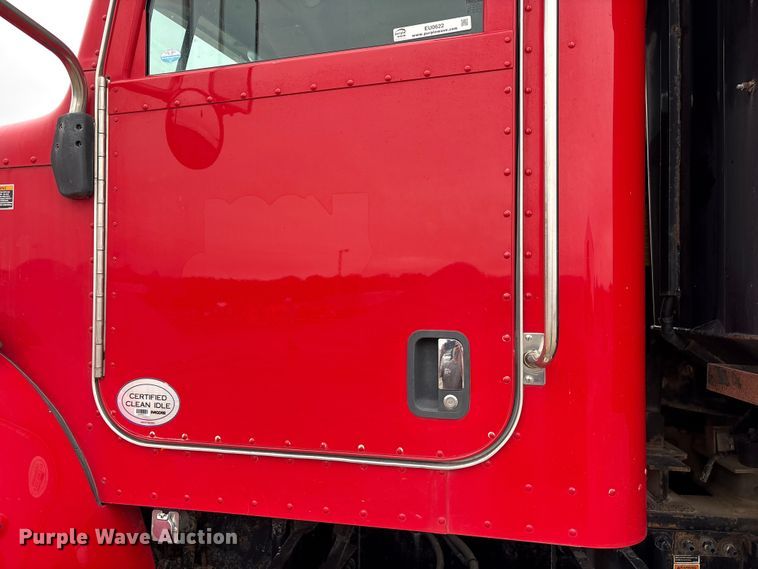 image for item EU0622 2014 Peterbilt 348 dump truck