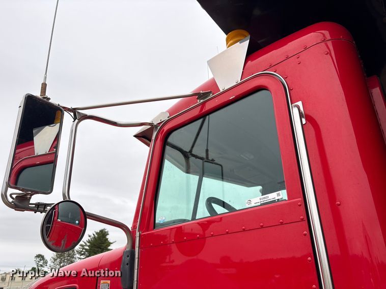 image for item EU0622 2014 Peterbilt 348 dump truck