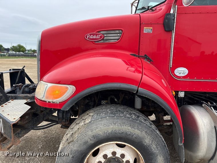 image for item EU0622 2014 Peterbilt 348 dump truck
