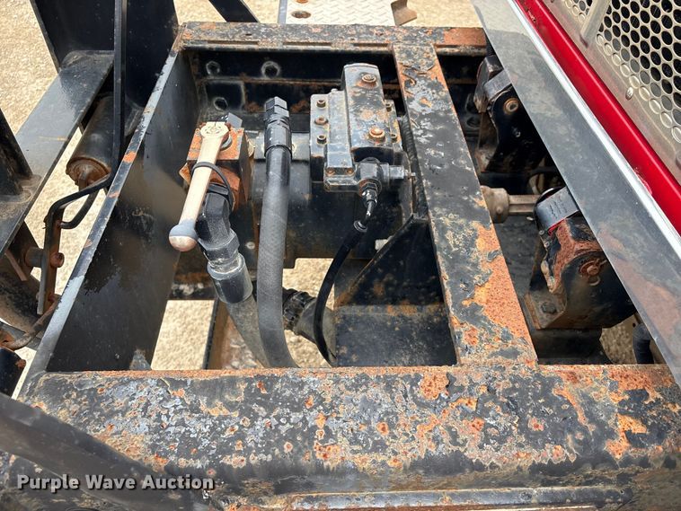 image for item EU0622 2014 Peterbilt 348 dump truck