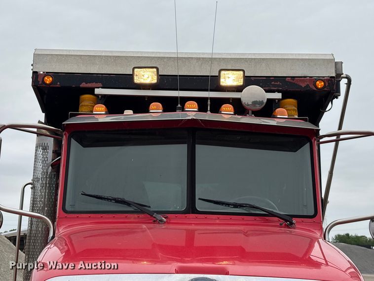 image for item EU0622 2014 Peterbilt 348 dump truck