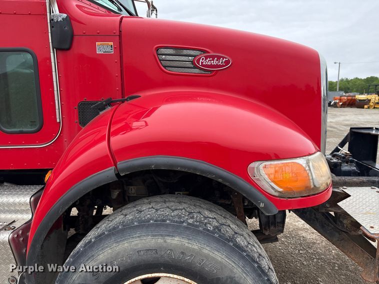 image for item EU0622 2014 Peterbilt 348 dump truck
